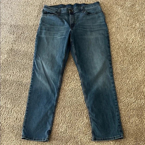 L.L. Bean Men's standard athletic Jeans - Picture 4 of 7